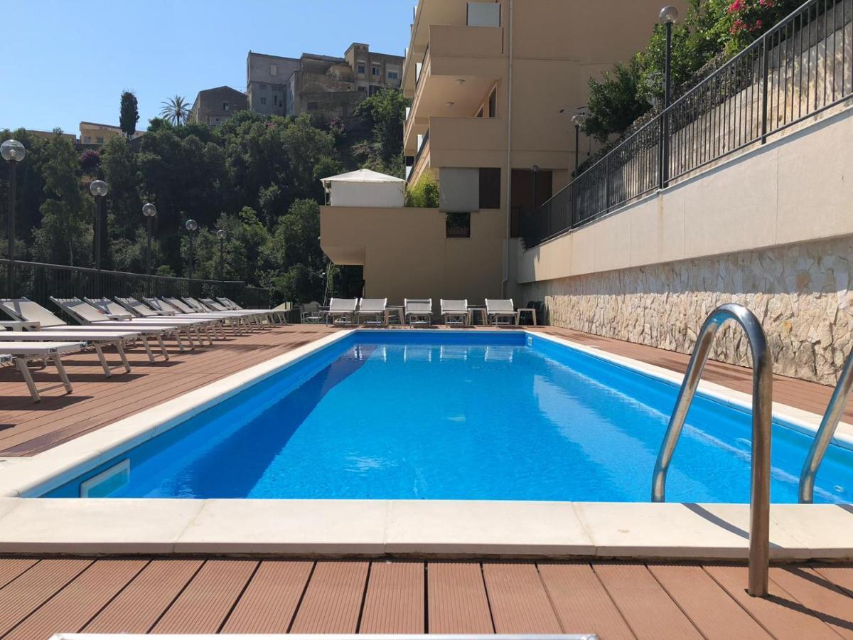 Casa Vacanza "Ilenia" - Taormina Buitenkant foto